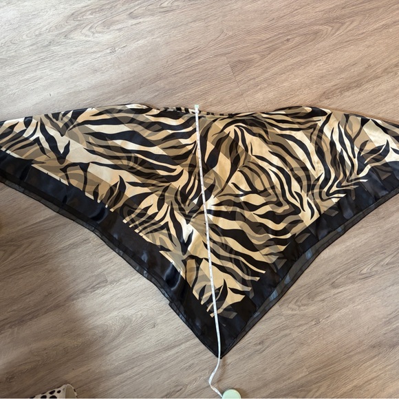 Zebra Print Poncho - Picture 9 of 10